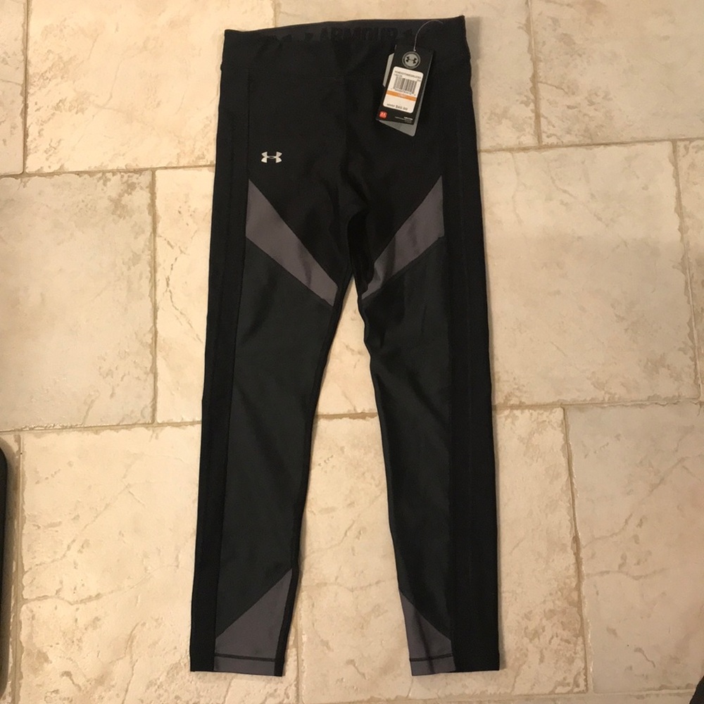 Under Armour cropped athletic tights